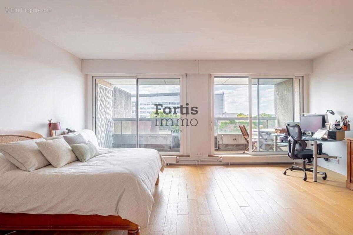 Appartement à PARIS-14E