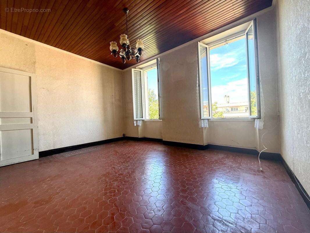 Appartement à MARSEILLE-4E