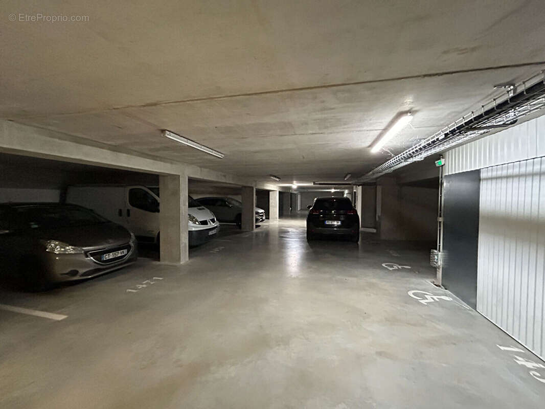 Parking à LE PETIT-QUEVILLY