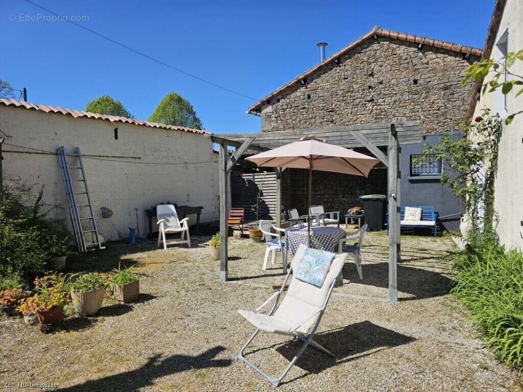 Maison à NANTEUIL-EN-VALLEE