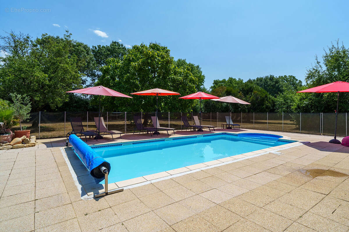 Magnifique Logis avec quatre gîtes de charme, deux piscines, cour intérieure et vaste parc paysager - photo 5