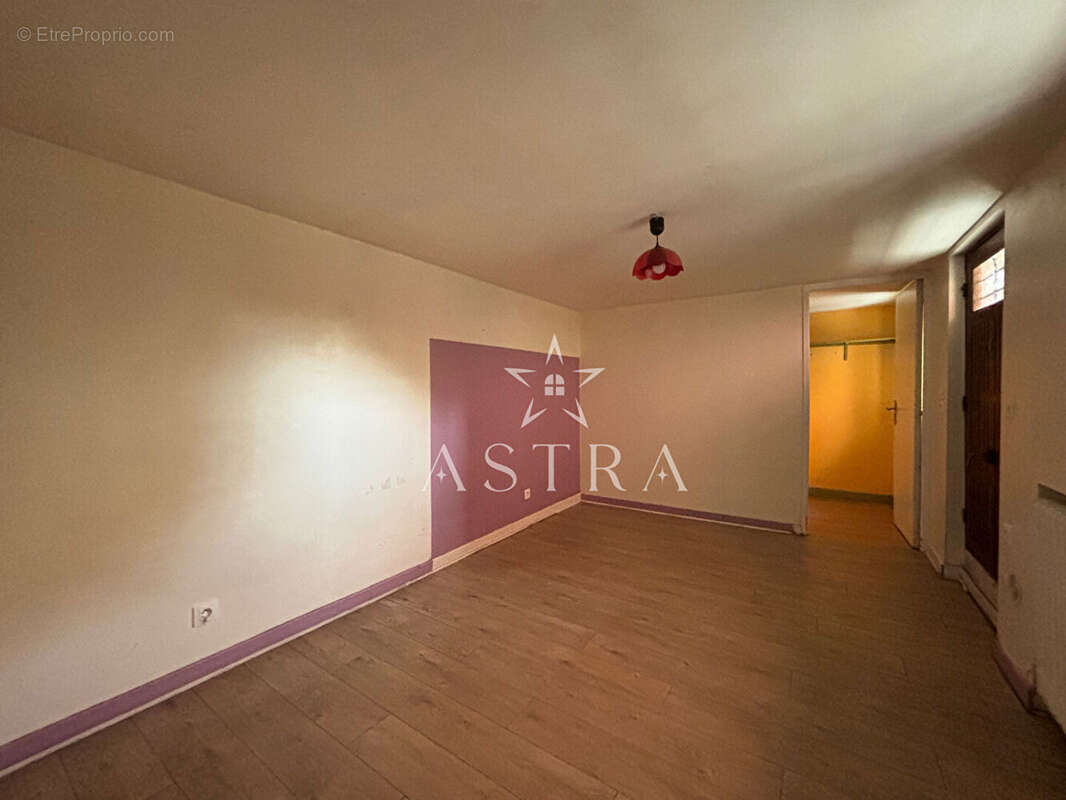 Maison 4 pièces - 83,78 m² - Travaux de rénovation à prévoir - photo 8