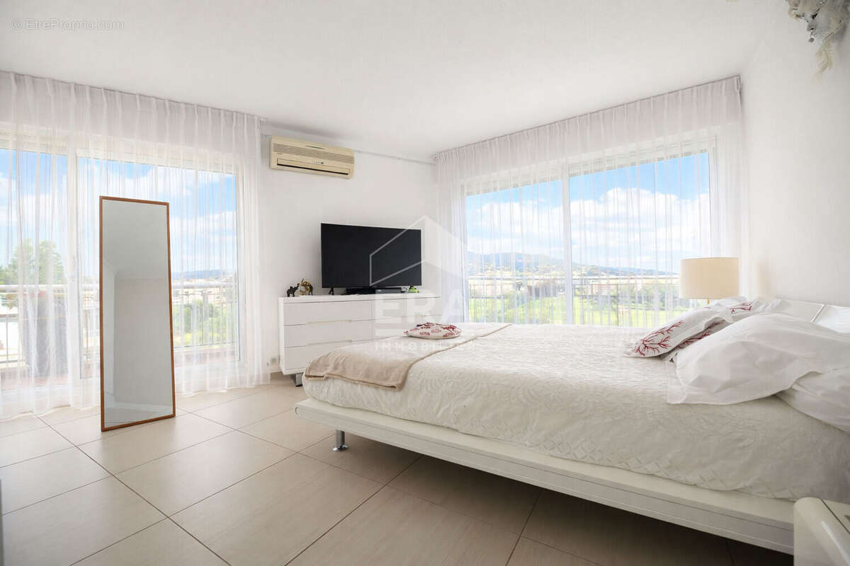 Appartement à MANDELIEU-LA-NAPOULE