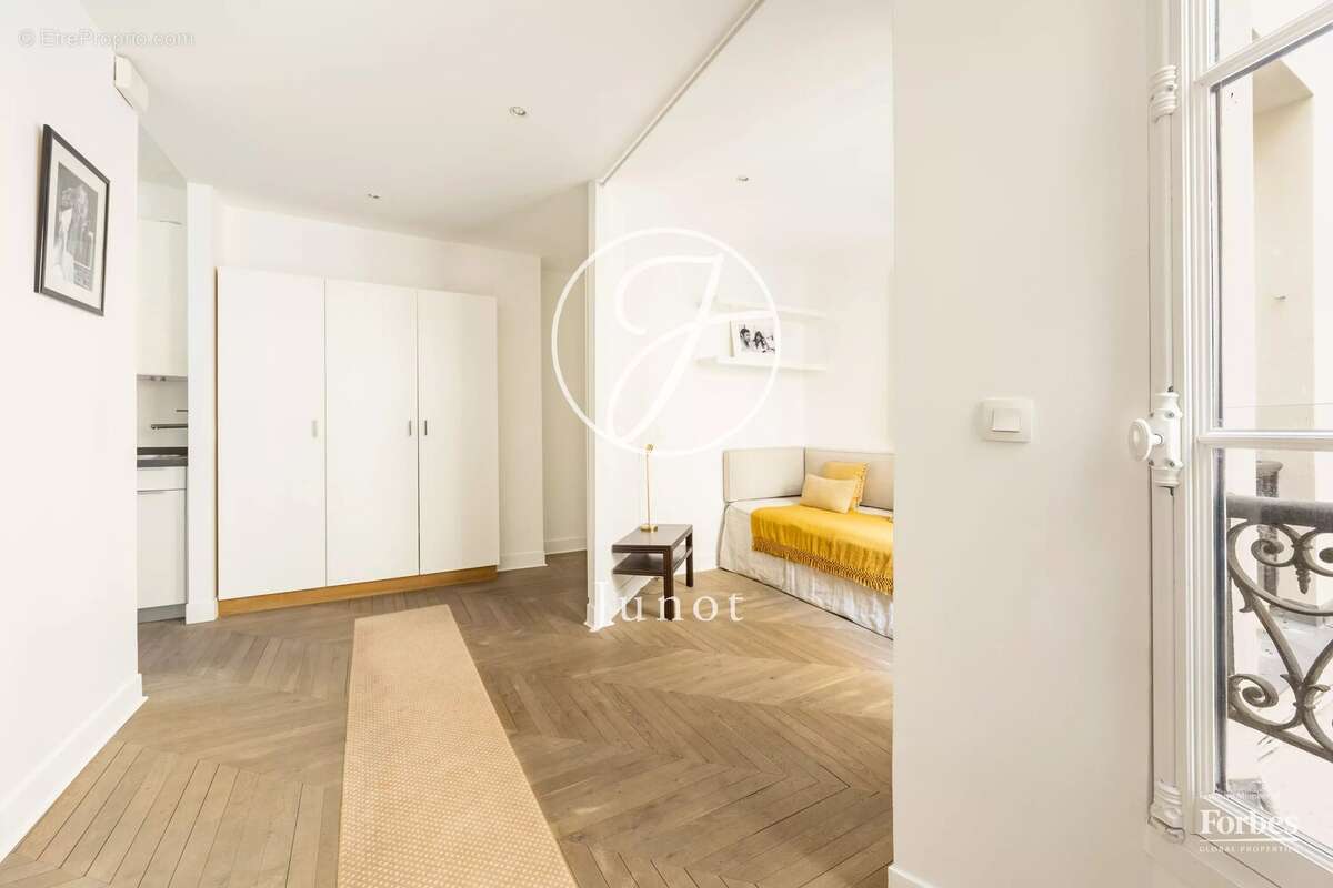 Appartement à PARIS-6E