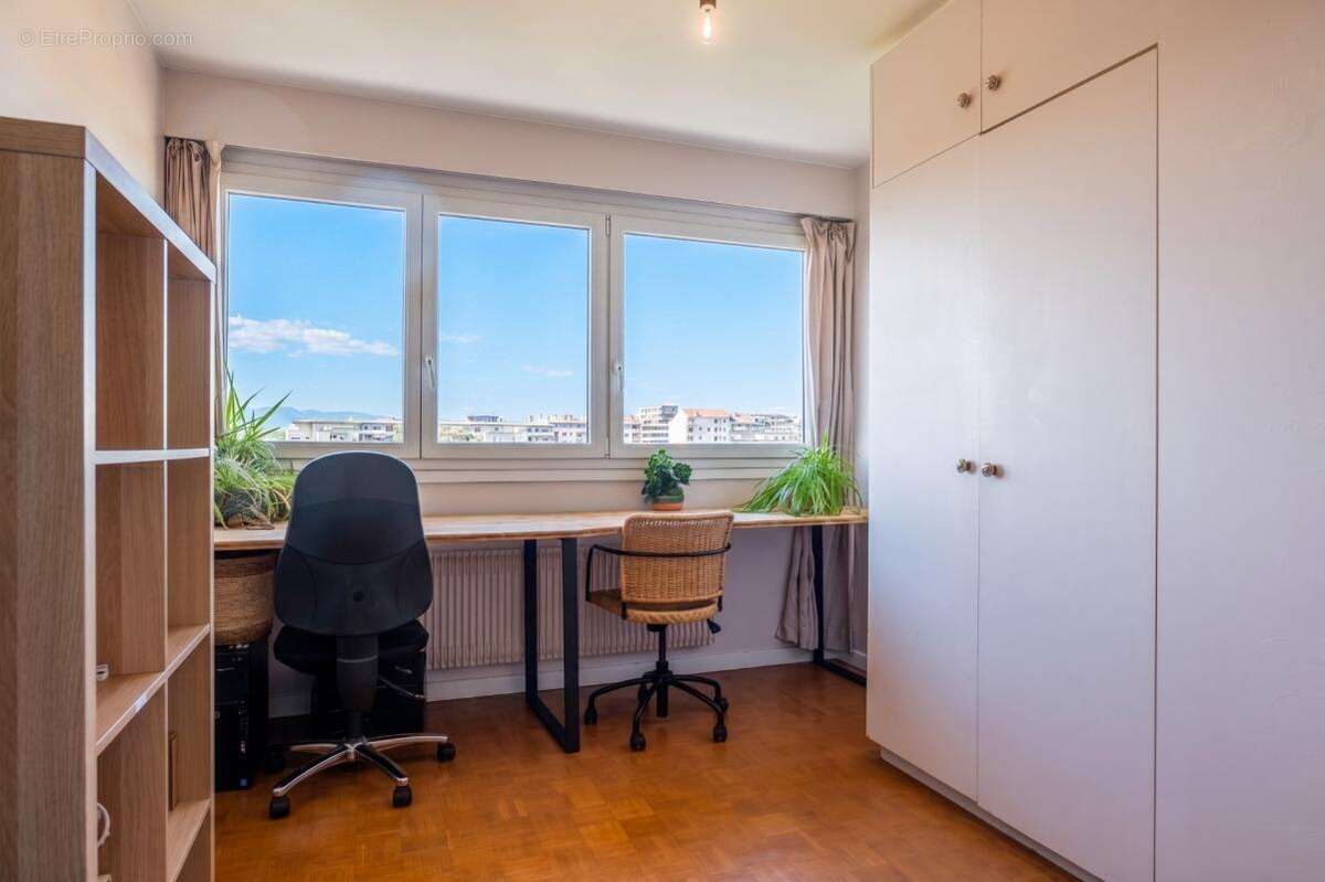 Attique traversant – Vue panoramique Mont-Blanc & Jura – 101 m² – Dernier étage - photo 5
