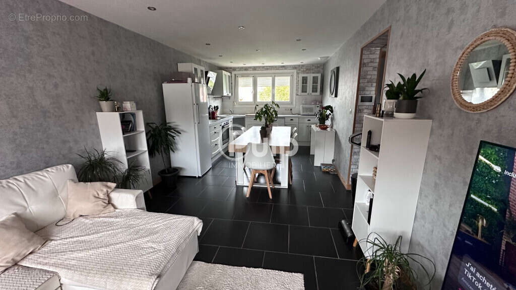 Maison à ANGRES
