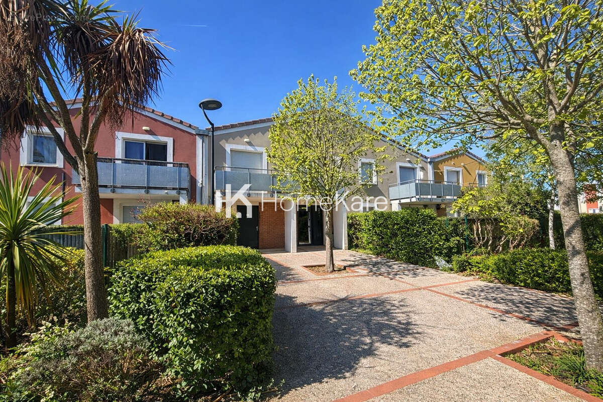 Appartement à BEAUZELLE