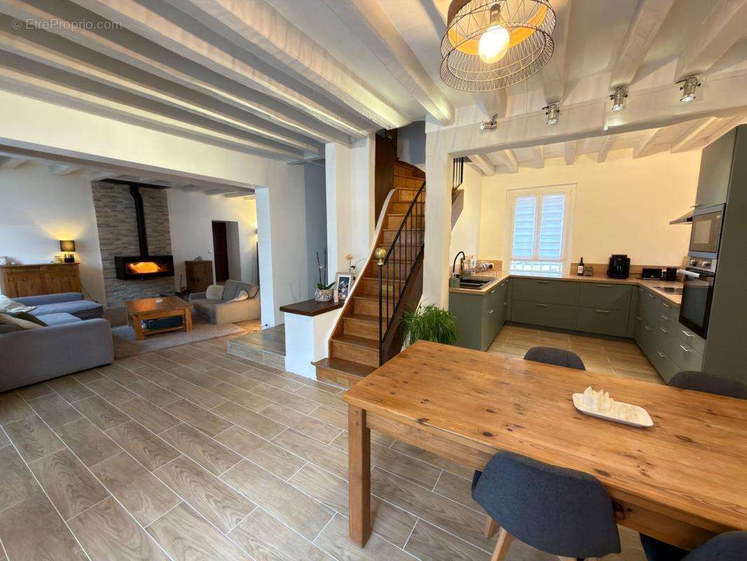 Maison10 pièces, 337 m2 - photo 2