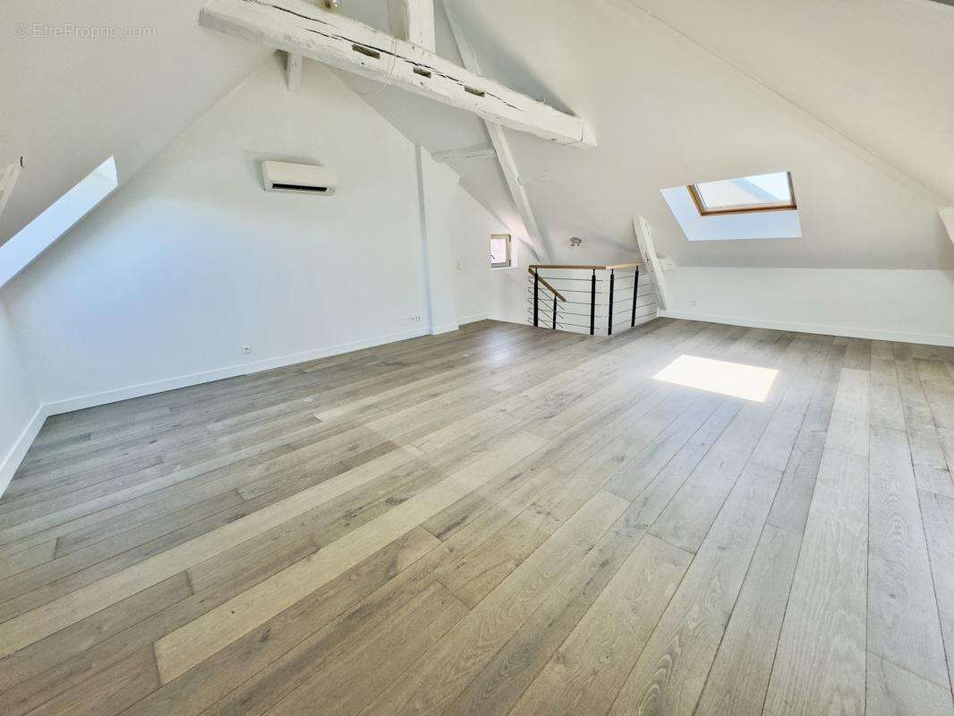 Appartement à MAREIL-MARLY