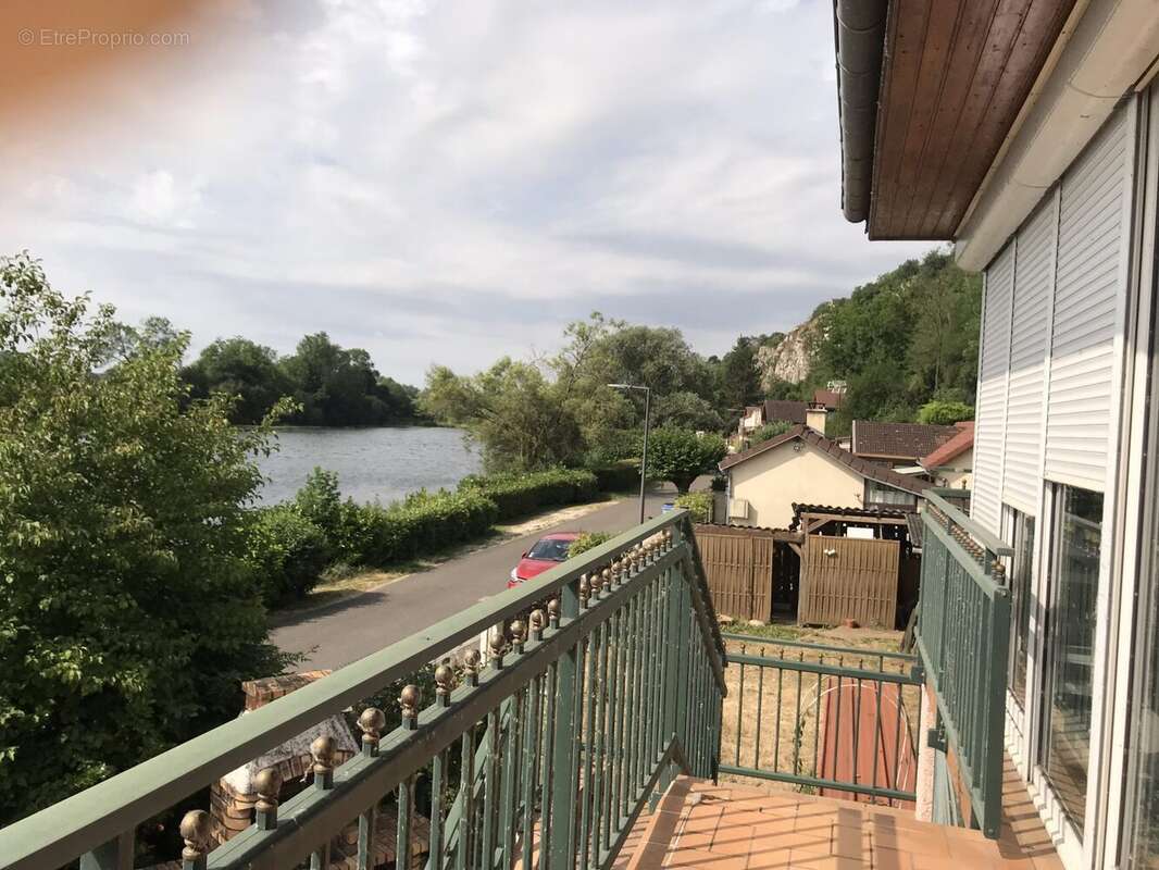 Maison à ROCHEFORT-SUR-NENON