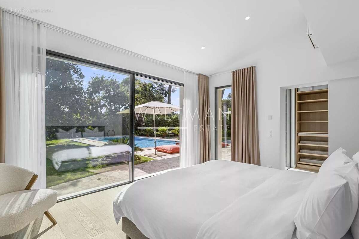 Maison à ROQUEFORT-LES-PINS