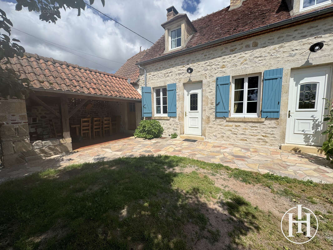 Maison à SAINT-BONNET-TRONCAIS