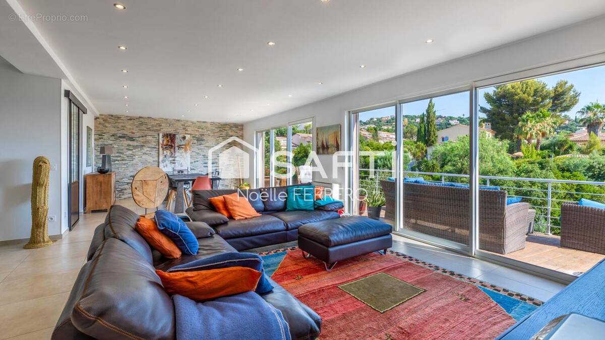 Photo Maison à Les Issambres au prix de 975 000€