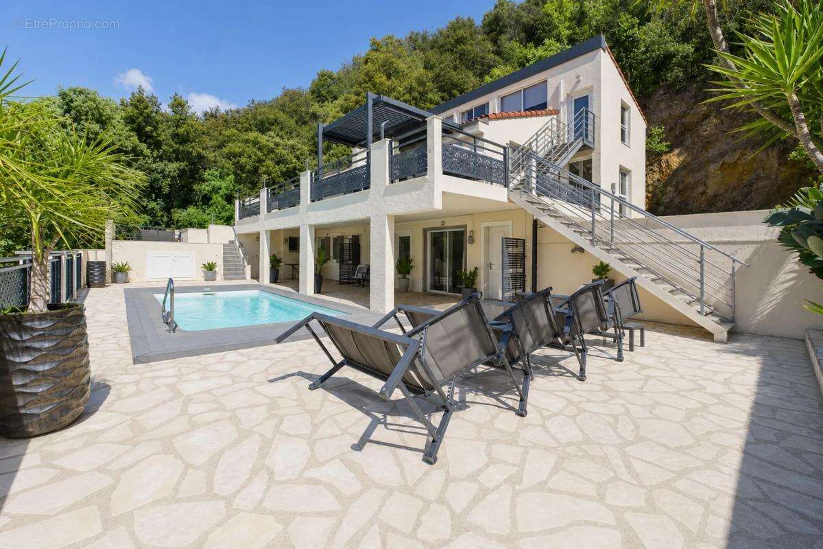 Vente de cette unique propriété de 12 pièces, 288 m², située à Amélie-les-Bains-Palalda - photo 5