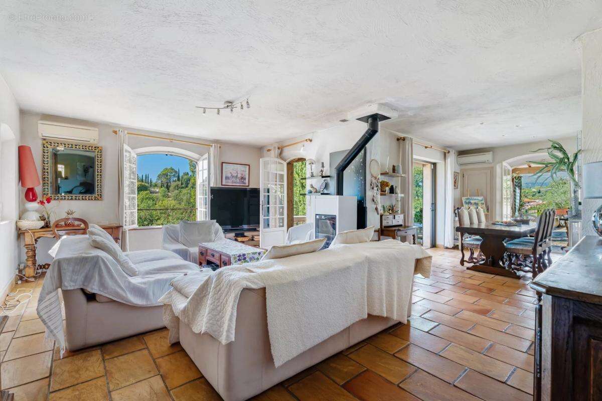 Maison à VALBONNE