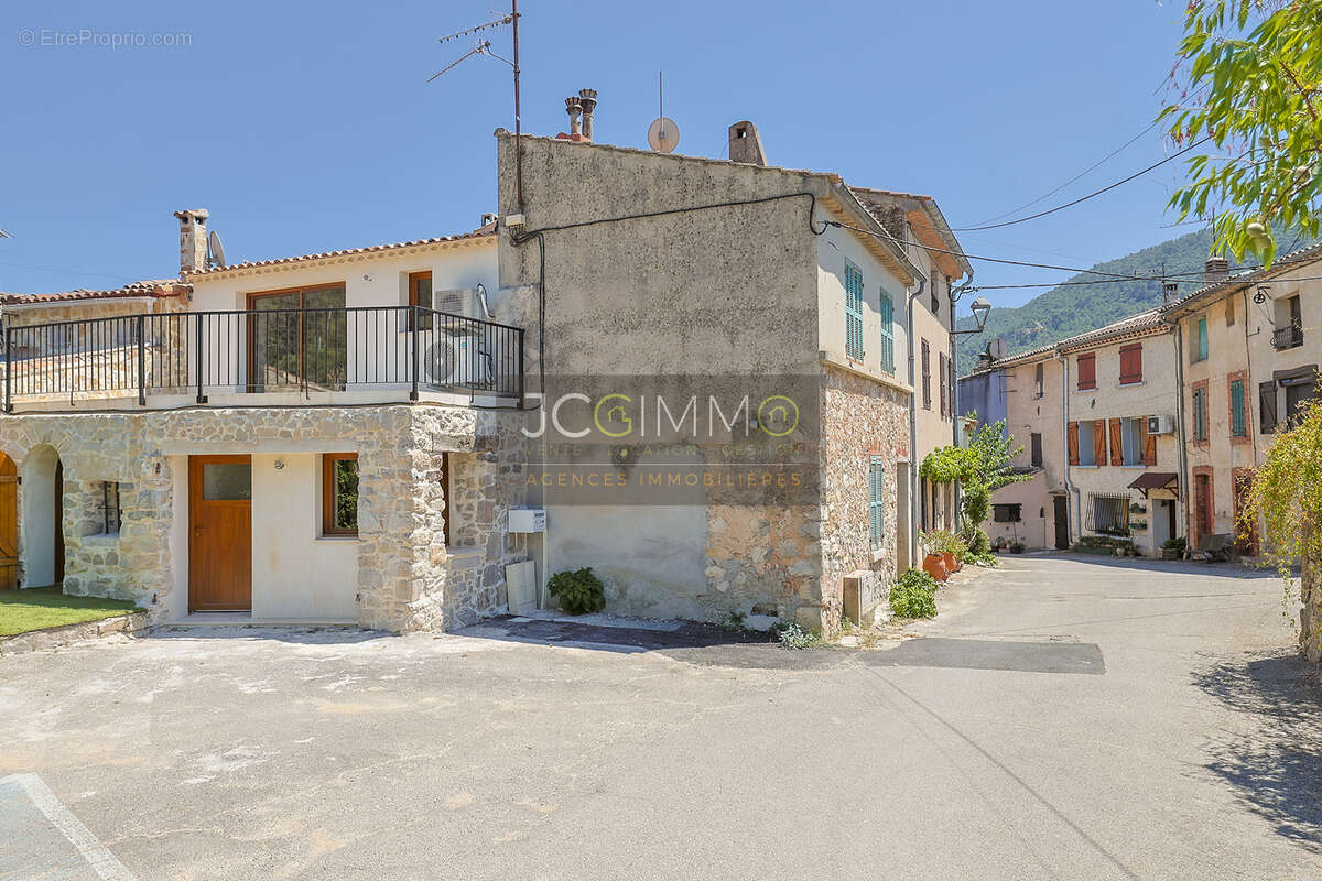 Maison à SOLLIES-TOUCAS