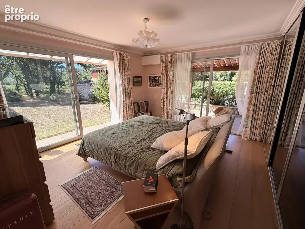 Élégante propriété avec villa principale, mazet en pierres et piscine - photo 44