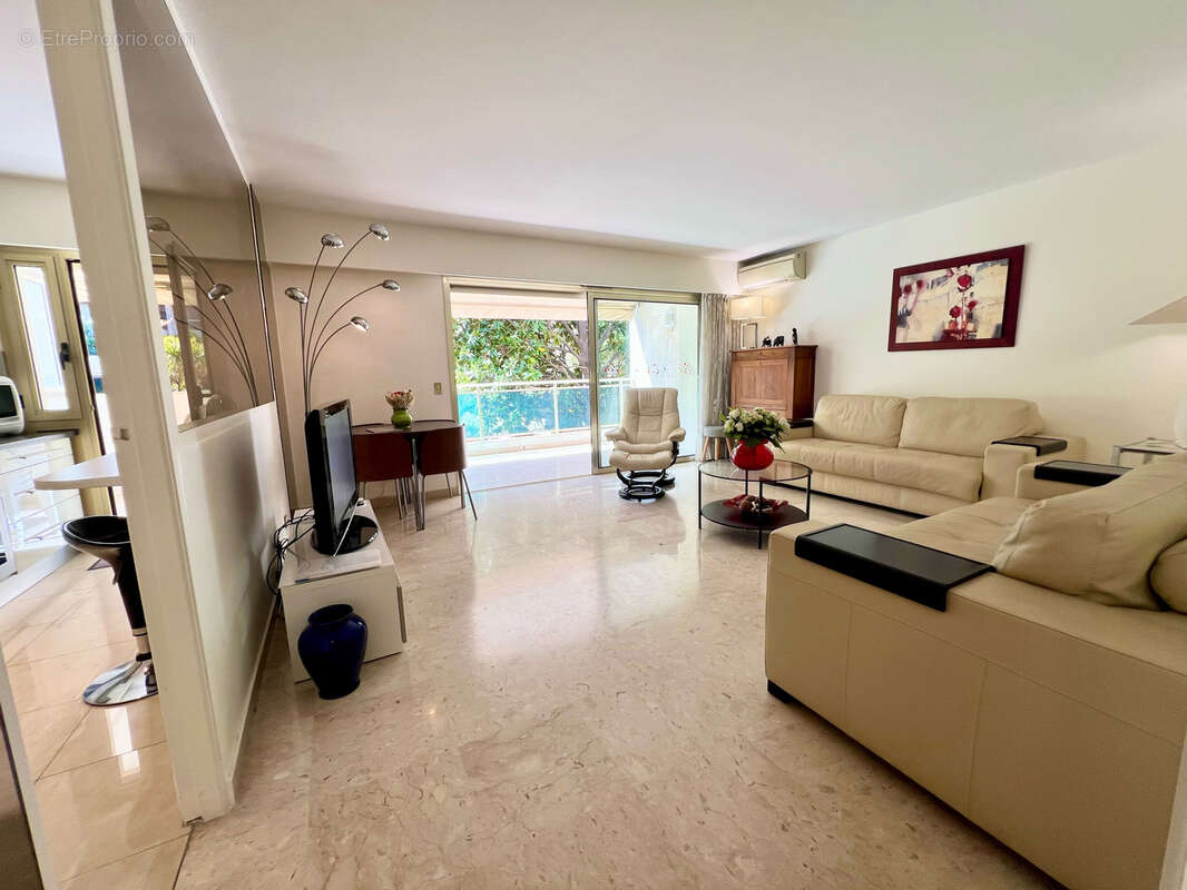 Cannes secteur croisette t2/t3 de 60m2 terrasse 17m2 sud parkings et cave - photo 2