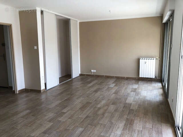Appartement à SIX-FOURS-LES-PLAGES