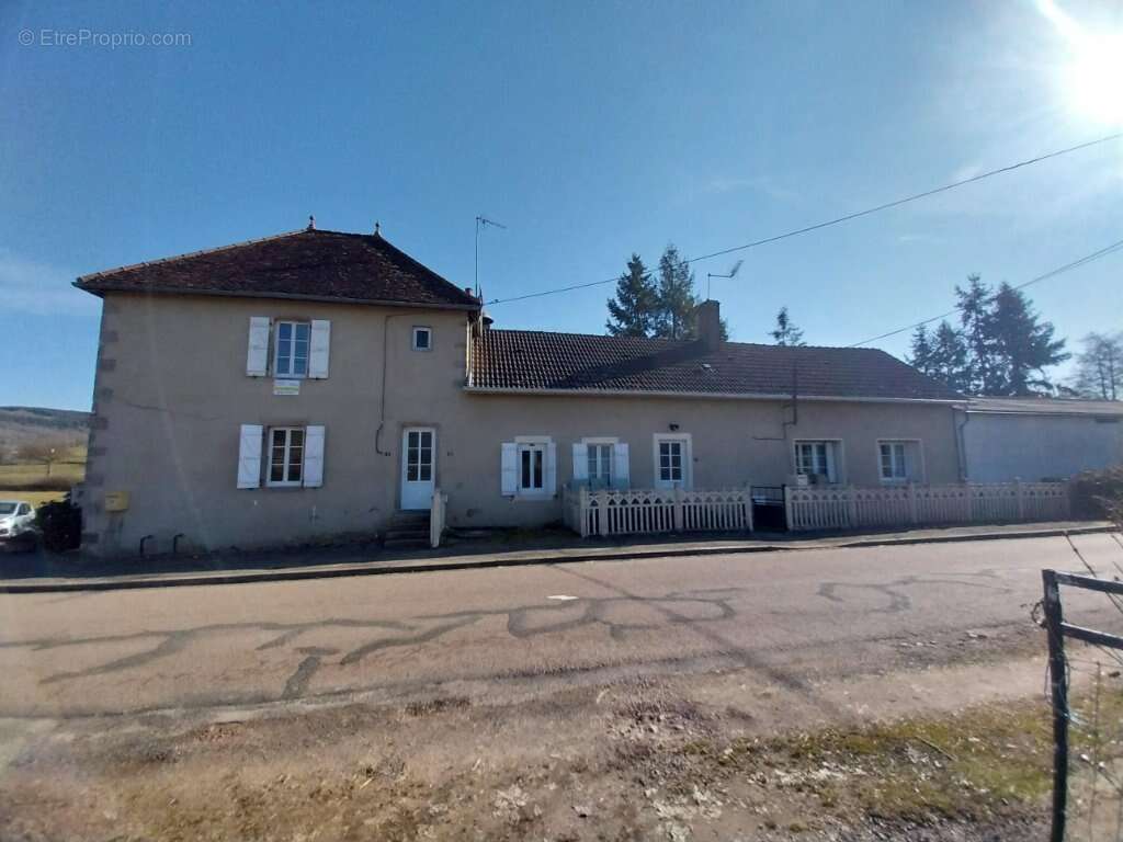 Appartement à SAINT-SYMPHORIEN-DE-MARMAGNE