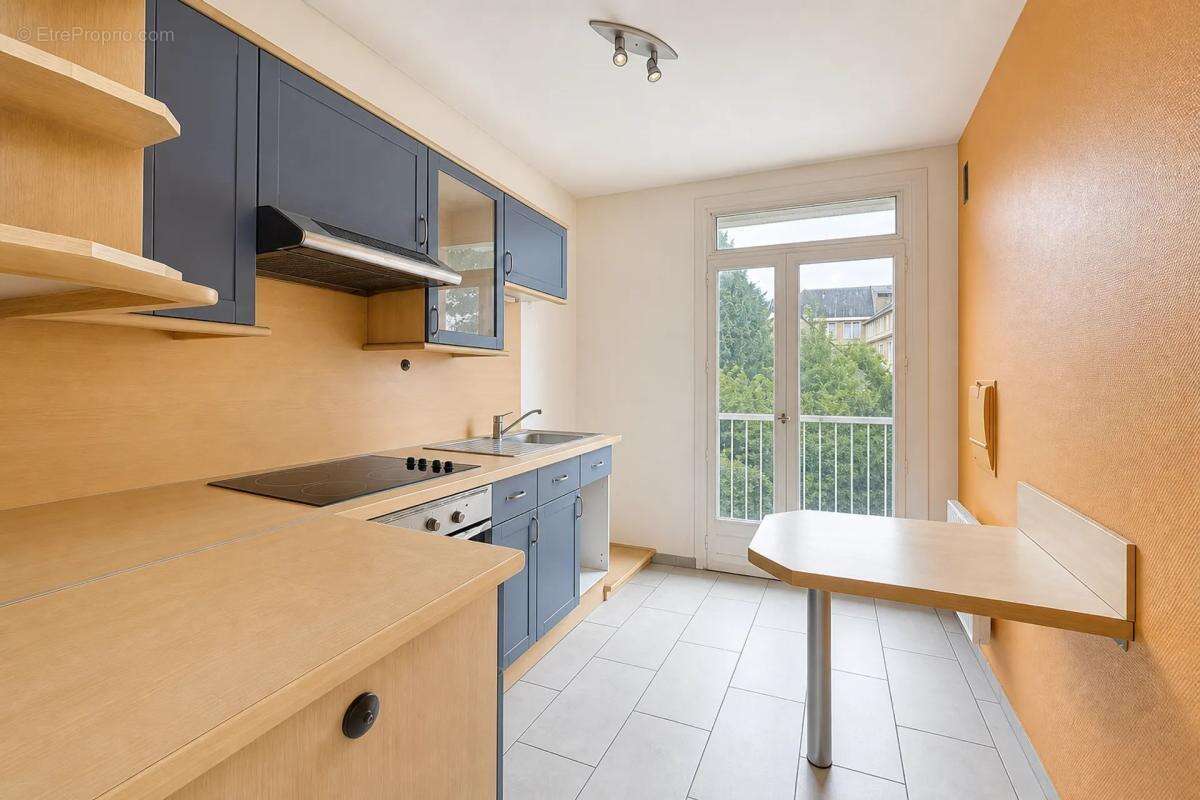 55 m² lumineux avec 2 balcons, à 5 min de la République - photo 3