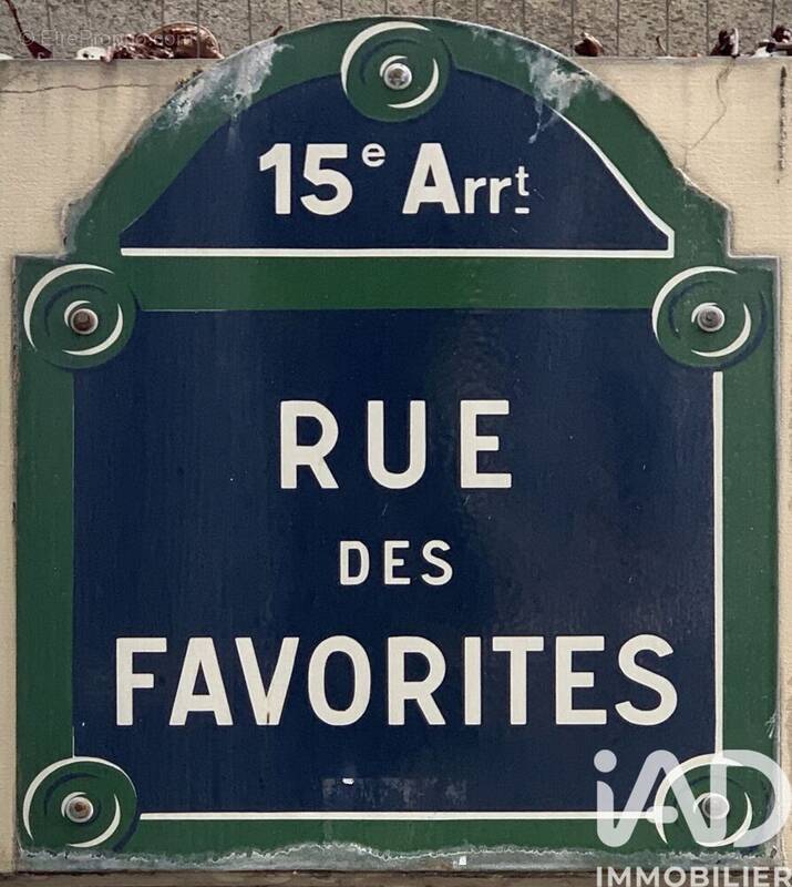 Photo 1 - Parking à PARIS-15E