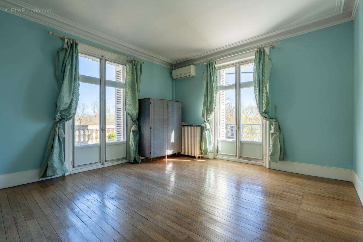 Maison à SAINT-ETIENNE-DE-CHIGNY
