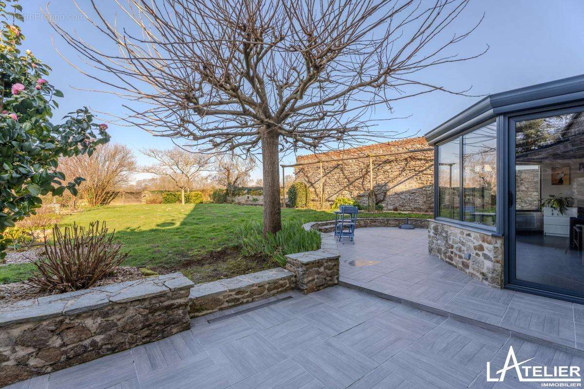 Maison à SAINT-ETIENNE-DE-MONTLUC