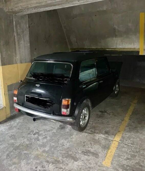 Parking à PARIS-16E