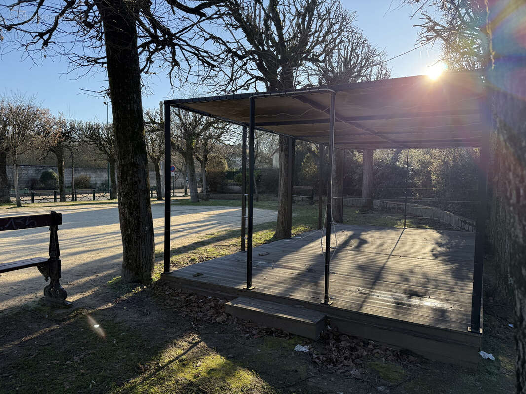 Commerce à VAIRES-SUR-MARNE