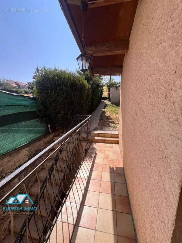 MAISON - 140 m2 - Terrain et dépendance - photo 6