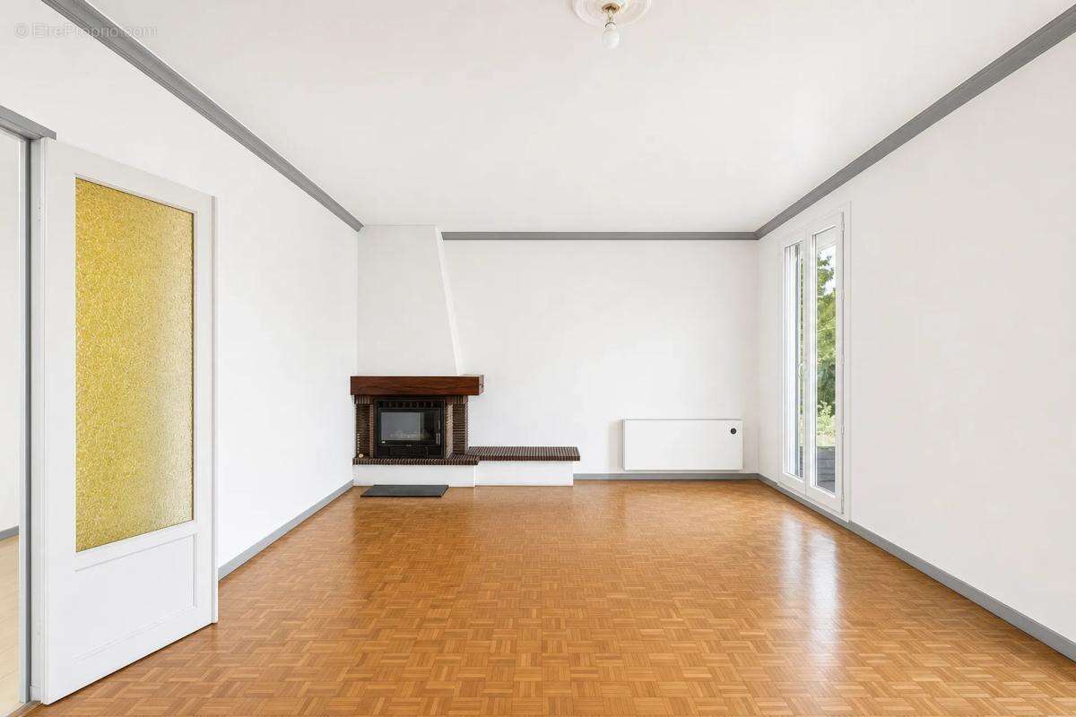 VERNOSC-LÈS-ANNONAY – Maison individuelle - Garage et combles - photo 2