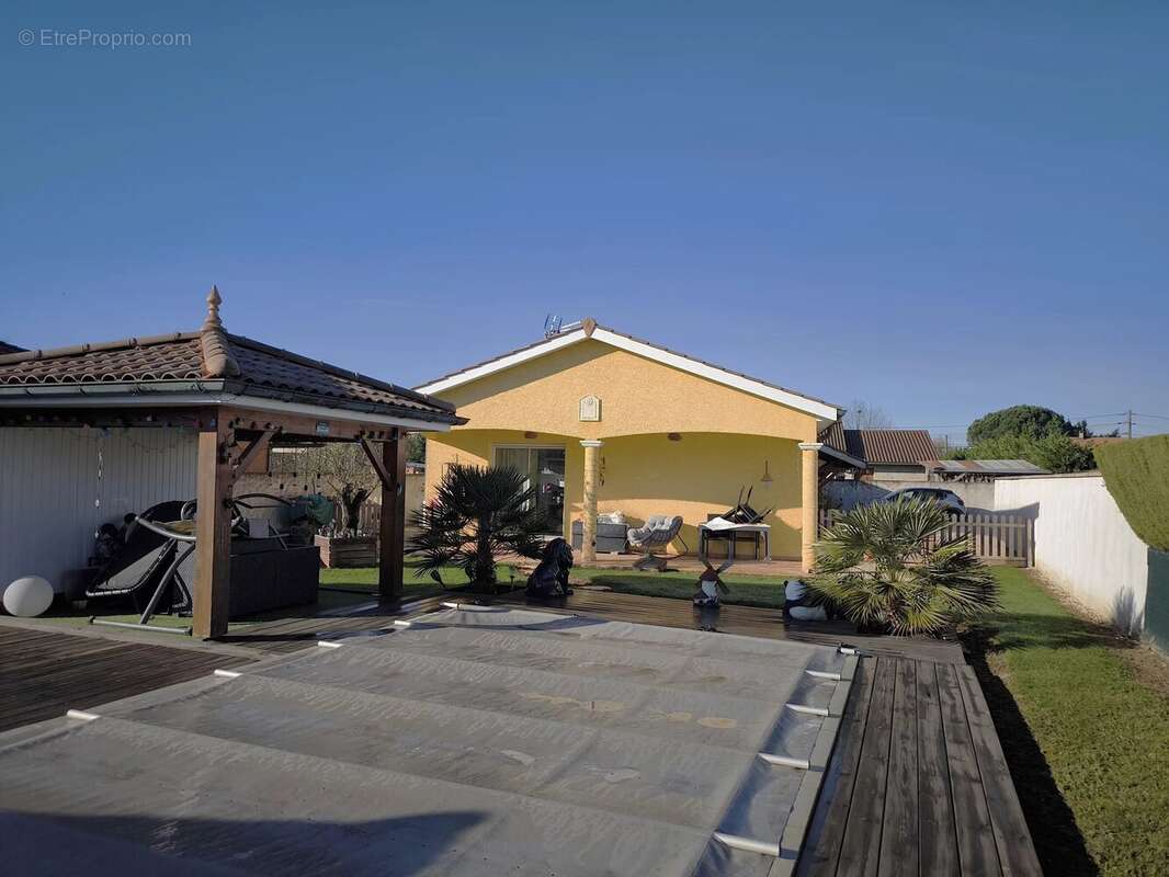 Maison à CRUZILLES-LES-MEPILLAT