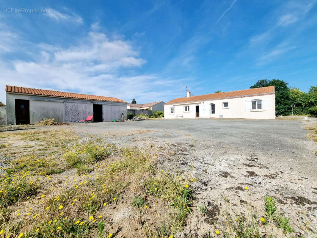 Maison à SAINT-LUMINE-DE-COUTAIS