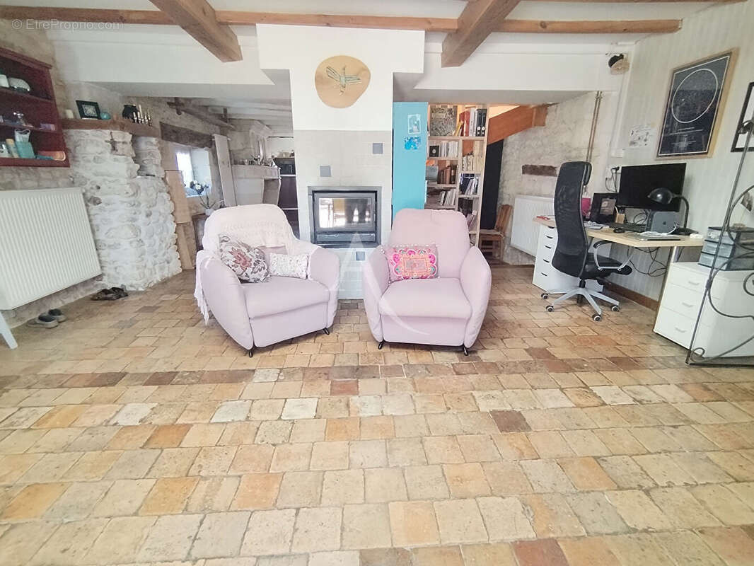 Maison à SAINT-GEORGES-DES-COTEAUX