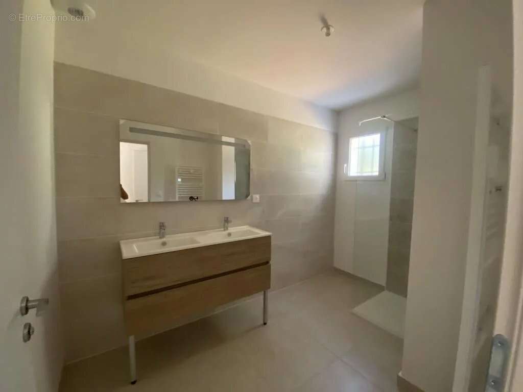 Villa de type 4 neuve sur 2544m² de terrain clos à Saint-Maximin - photo 6