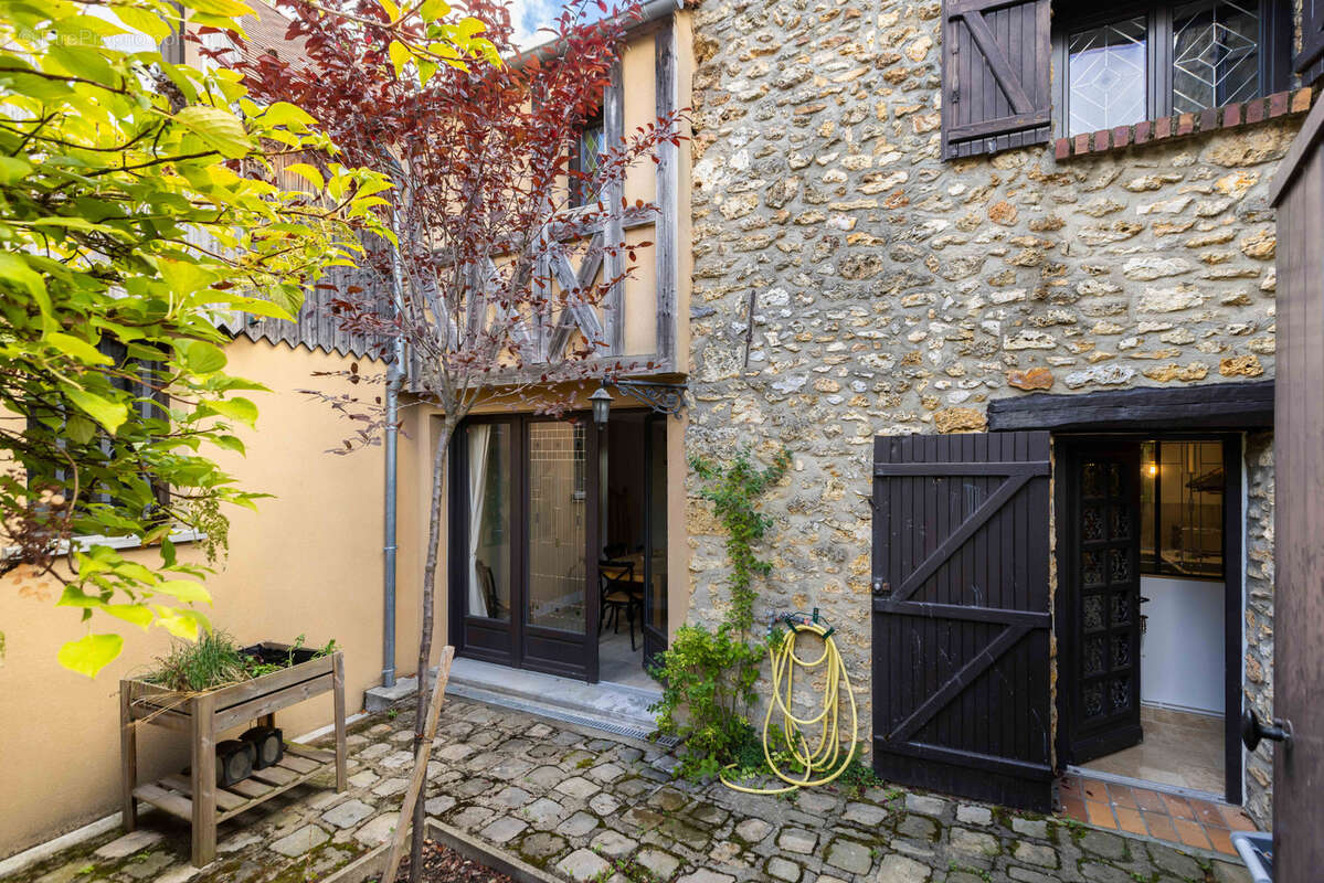 Maison à SAINT-CYR-L'ECOLE