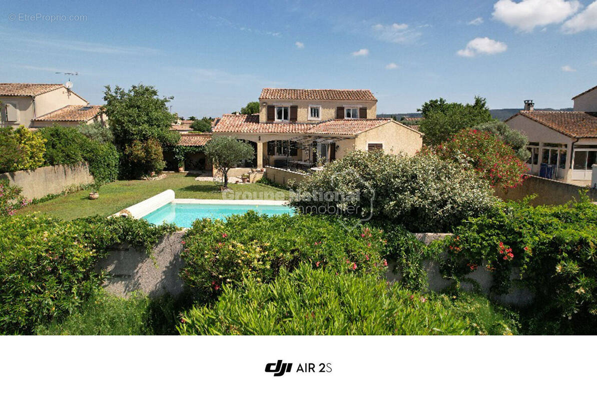 Maison à FONTVIEILLE