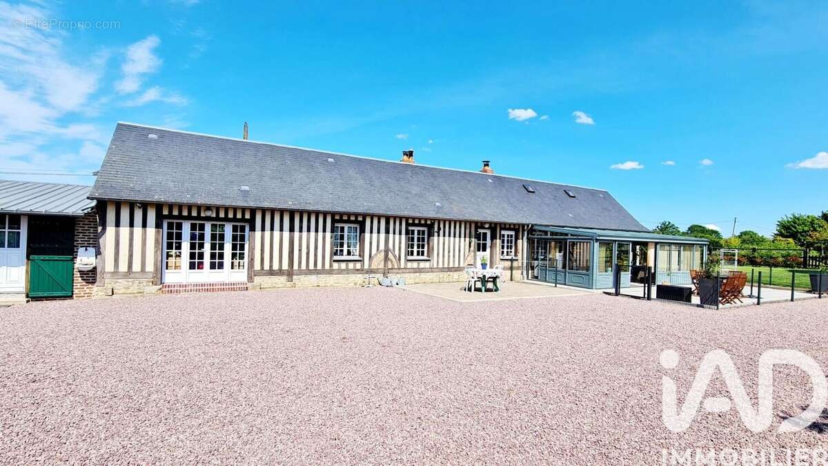 Maison 180 m² à Saint-Gatien-Des-Bois  - photo 2