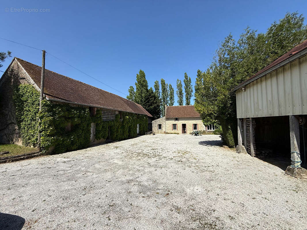 Magnifique corps de ferme sur 7000m²  - sees (périphérie) - photo 3