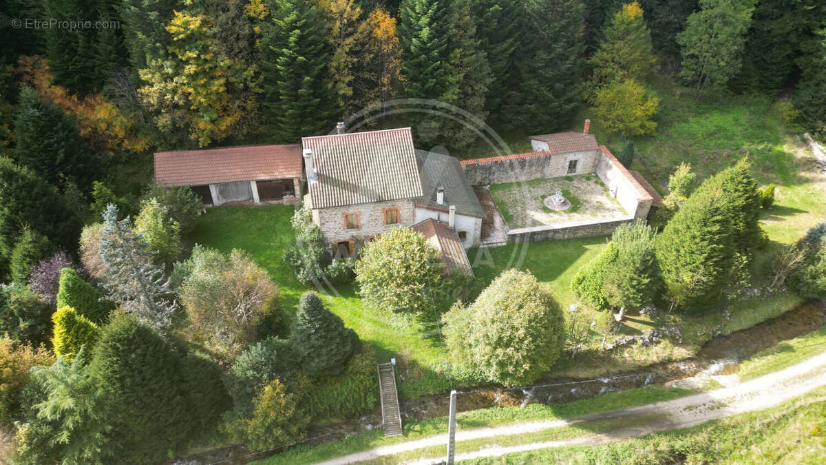 Maison à MONTREGARD