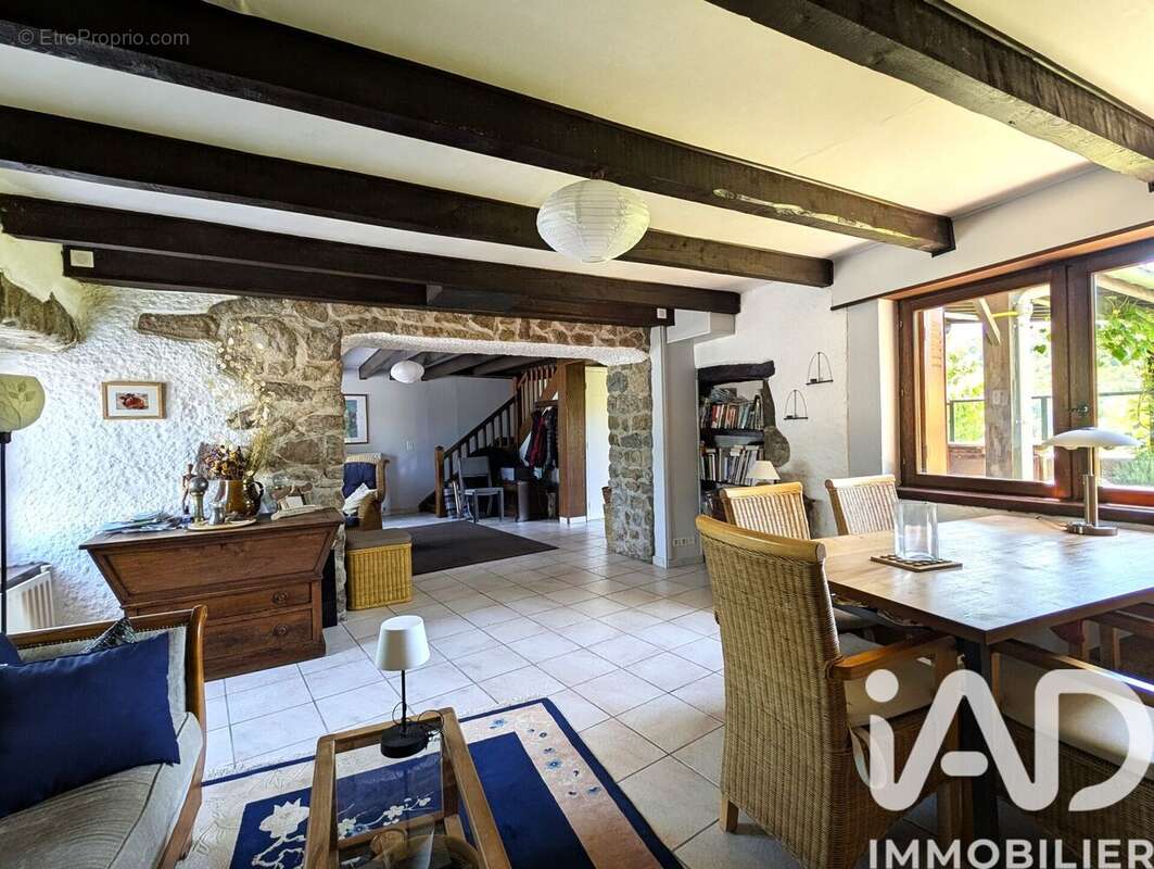 Maison 101 m² à Saint-Barthelemy-Le-Meil  - photo 6