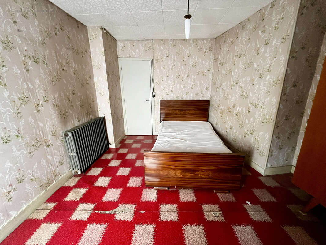 Maison à AUZAT-LA-COMBELLE