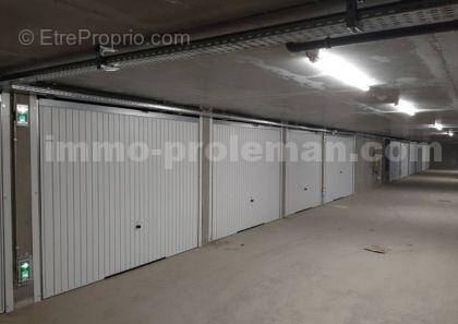 Garage_simple_grand_Annemasse - Parking à ANNEMASSE