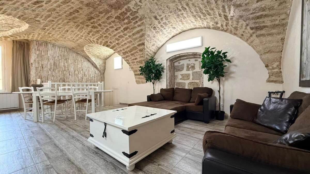 Appartement à POUSSAN