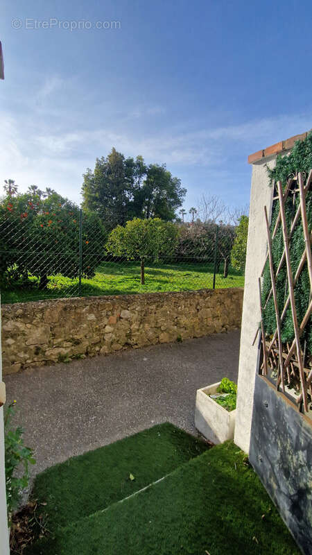 Appartement à VALLAURIS