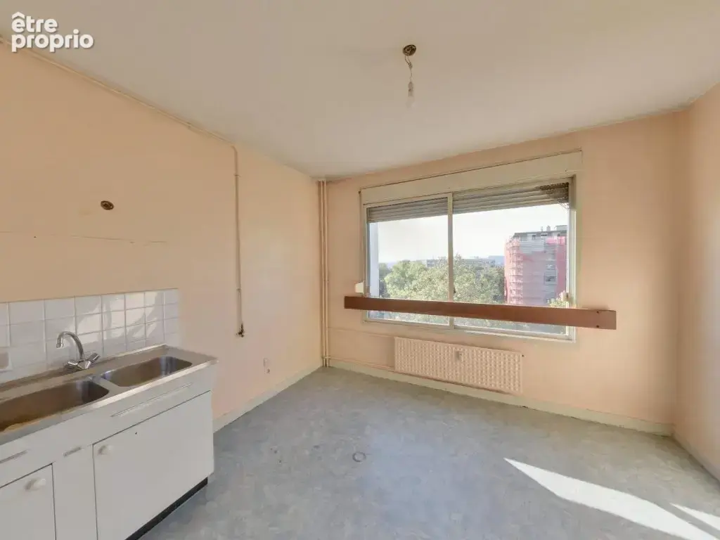 LYON 4 - Secteur Clos Jouve - T3 de 77m² à rénover - photo 4