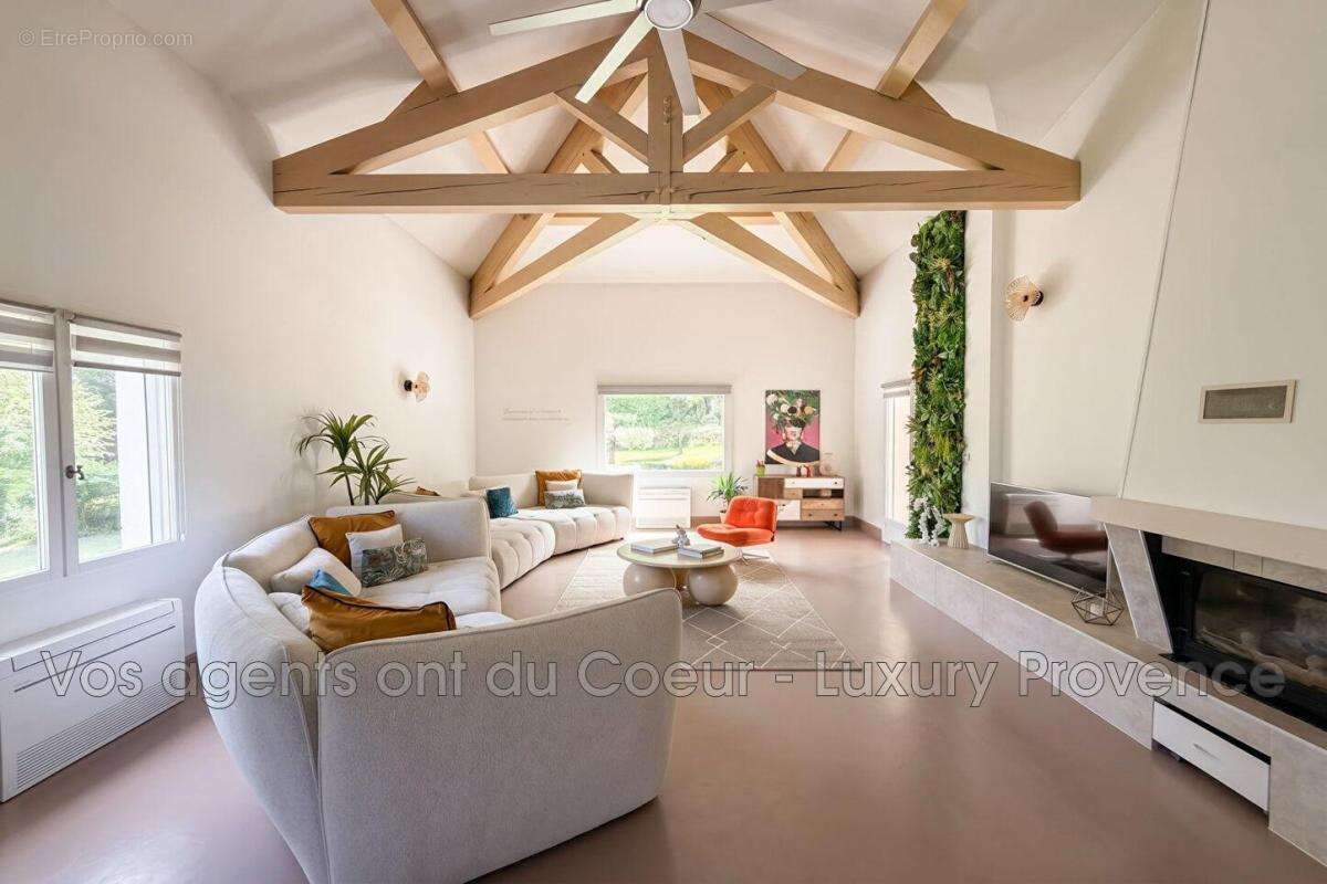 Maison à SIMIANE-COLLONGUE