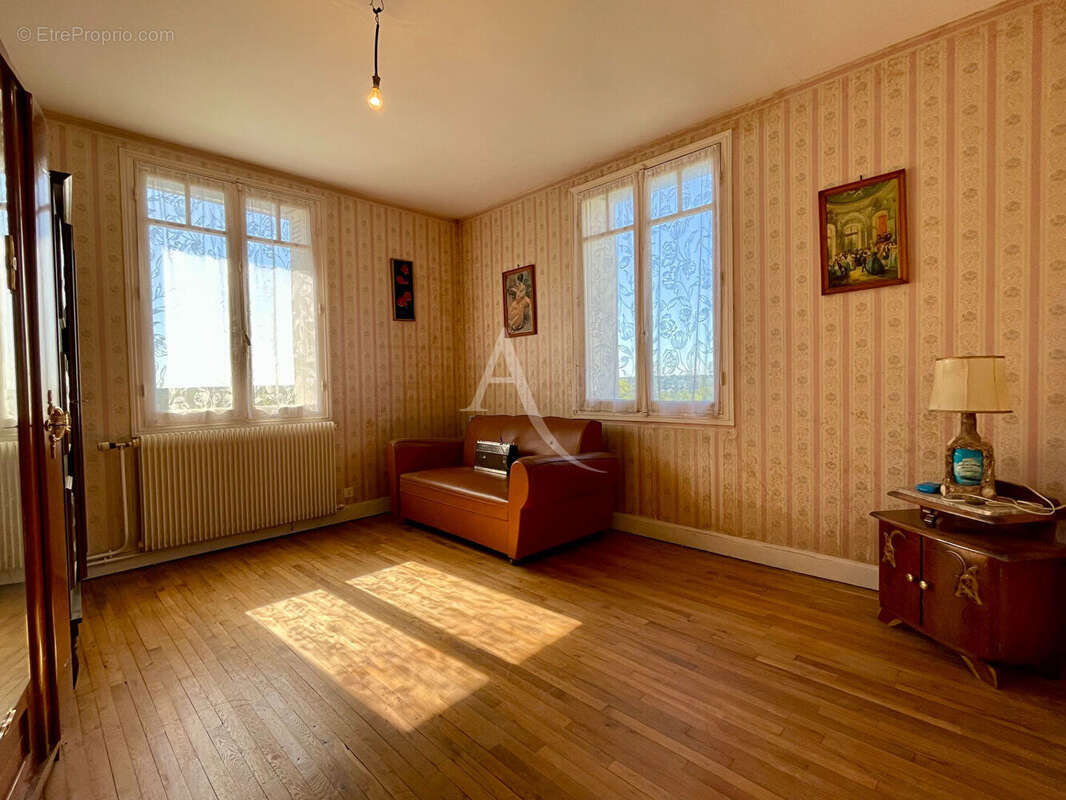 Maison à LA CHAUSSEE-SAINT-VICTOR