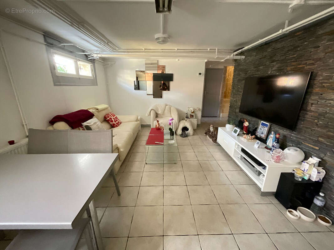 Maison à CHANTELOUP-LES-VIGNES